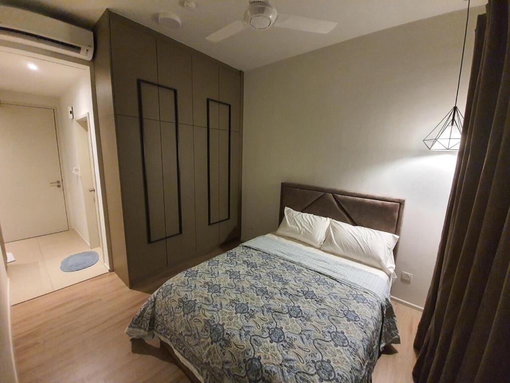 a small bedroom with a bed and a bathroom at LoveStayBangi - Studio, Sunway Gandaria, Bangi in Bandar Baru Bangi