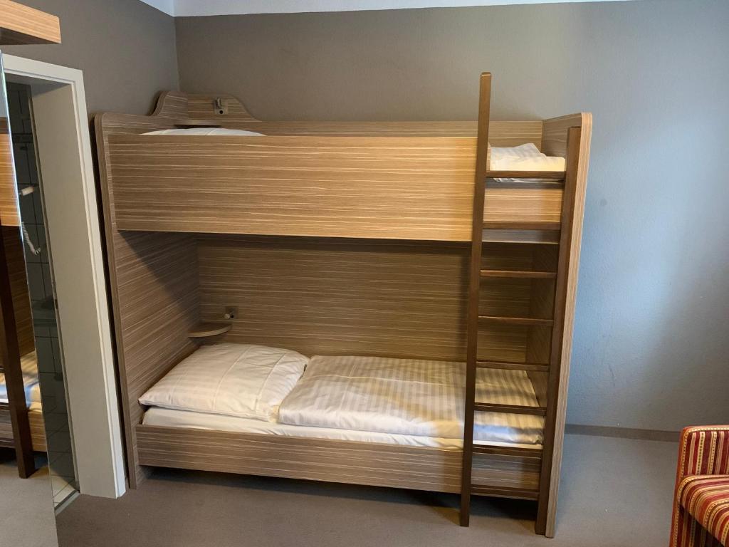 Postel nebo postele na pokoji v ubytování Hotel Goldene Krone