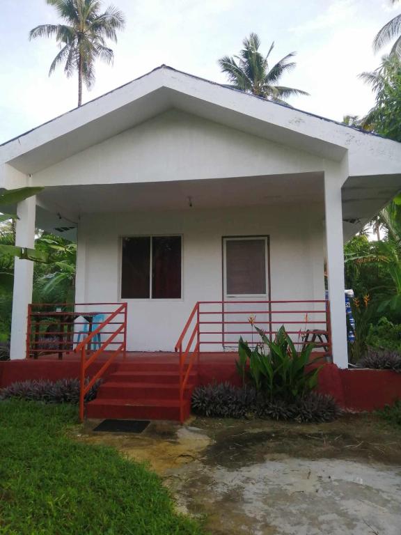 Bayay ni Nanay Bed & Breakfast in Magpupungko Beach Road - Deluxe Double Or Twin Room With Garden View
