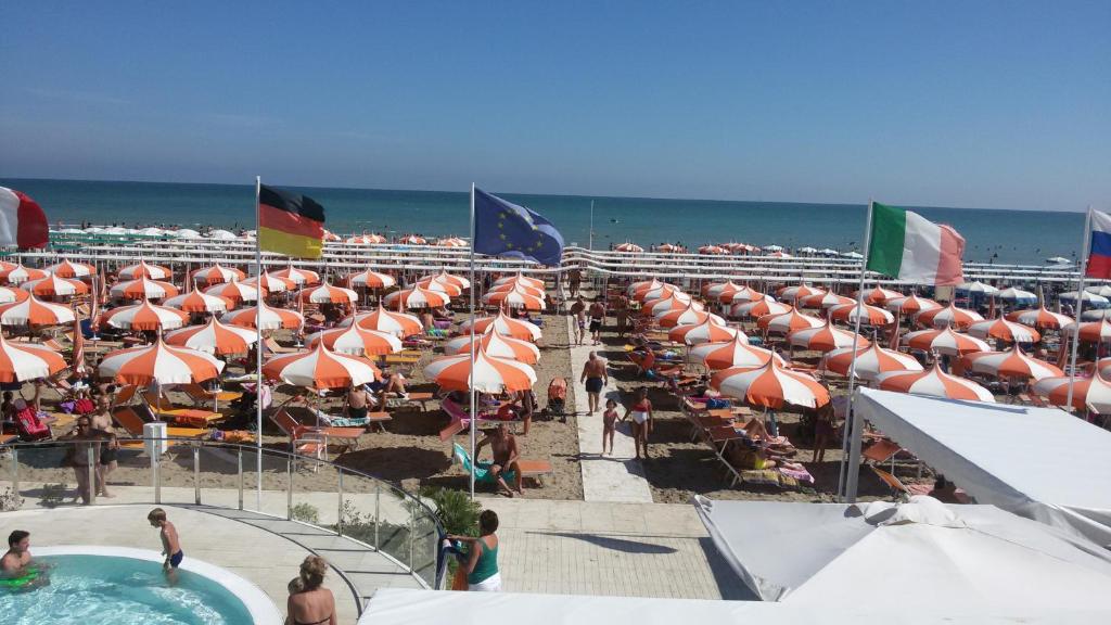 Nespecifikovaný výhled na moře nebo výhled na moře při pohledu z hotelu