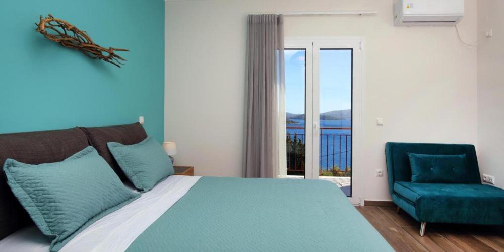 Posteľ alebo postele v izbe v ubytovaní Villa Melias, luxurious villa with superb view of the islands, 400 m from the sea