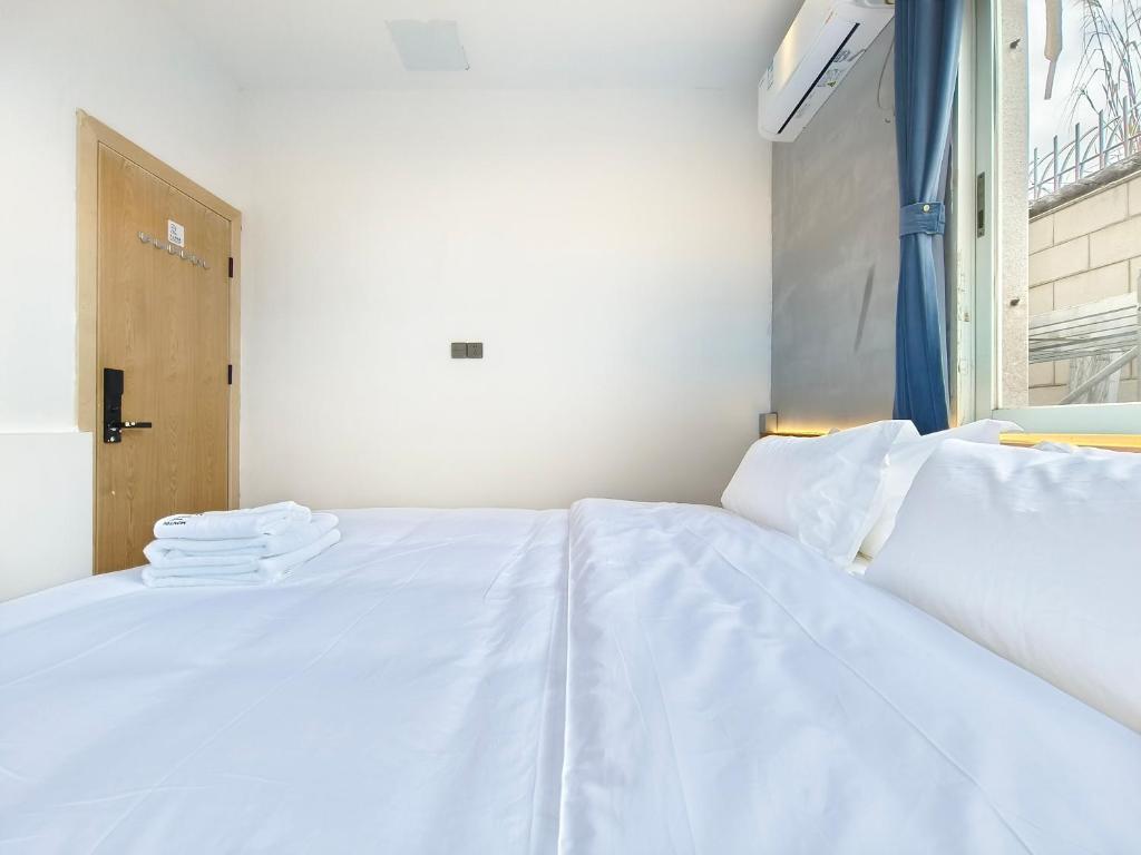 Postel nebo postele na pokoji v ubytování West Street Hills Travel B&B