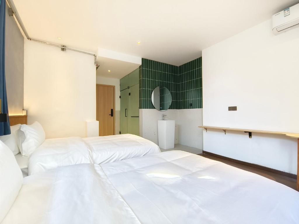 Postel nebo postele na pokoji v ubytování West Street Hills Travel B&B