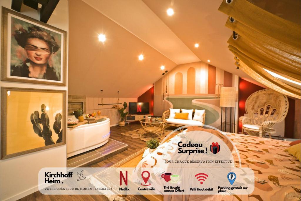 - un salon avec un canapé dans l'établissement Mexican room, à Mulhouse