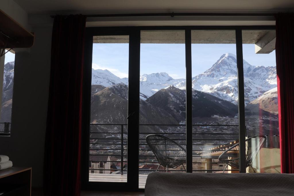 Vista general d'una muntanya o vistes d'una muntanya des de l'hostal o pensió