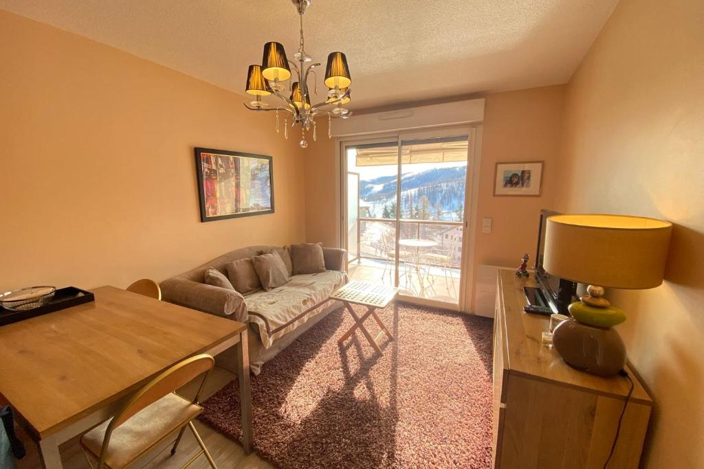 Gallery image of 06CL Nice apartment with terrace and garage in Valberg