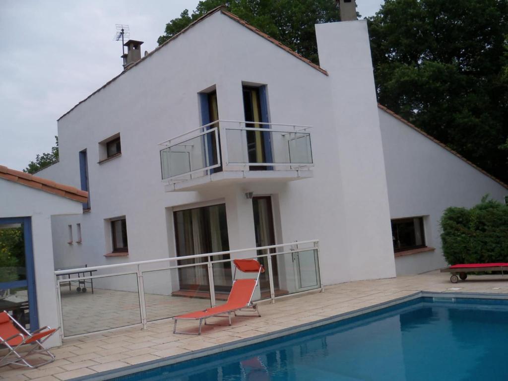 Maison de campagne avec lac privé - Casa De Cinco Dormitorios