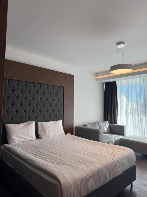 a bedroom with a large bed and a couch at Grand sapphire resort Ötüken yeni iskele North Cyprus in Trikomo