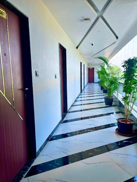 Fotografie z fotogalerie ubytování Hotel 777 Pushkar By Sitara Group -- ! swimming pool ! big parking ! lawn with bonfire ! lavish & luxury AC rooms ! top rated ! most awarded ! best selling ! prime location ! property of the year ! v destinaci Puškar