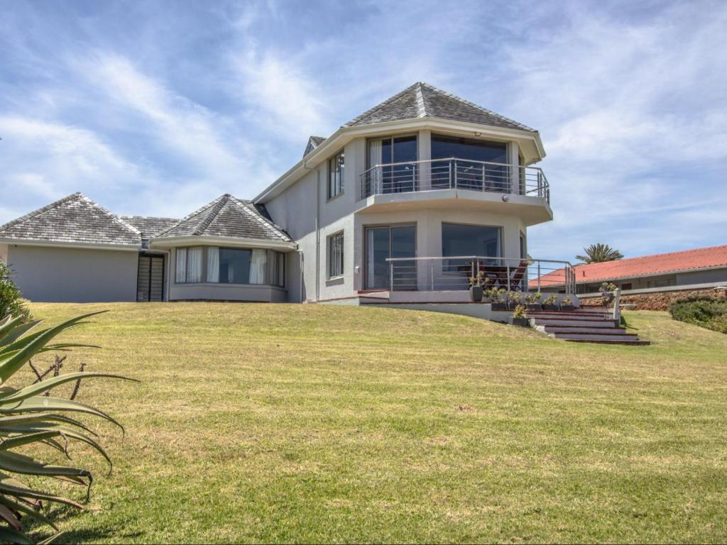 Το κτήριο όπου στεγάζεται  the country house