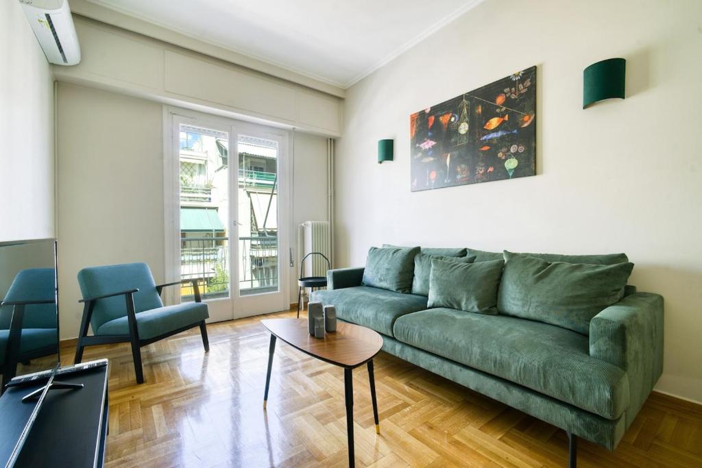 Spacious 3 Bedroom Flat at Metro