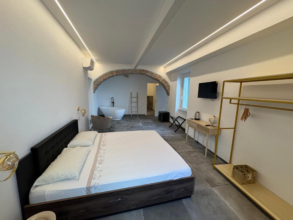 a bedroom with a bed and a tub in a room at The Orange Garden in Corniglia