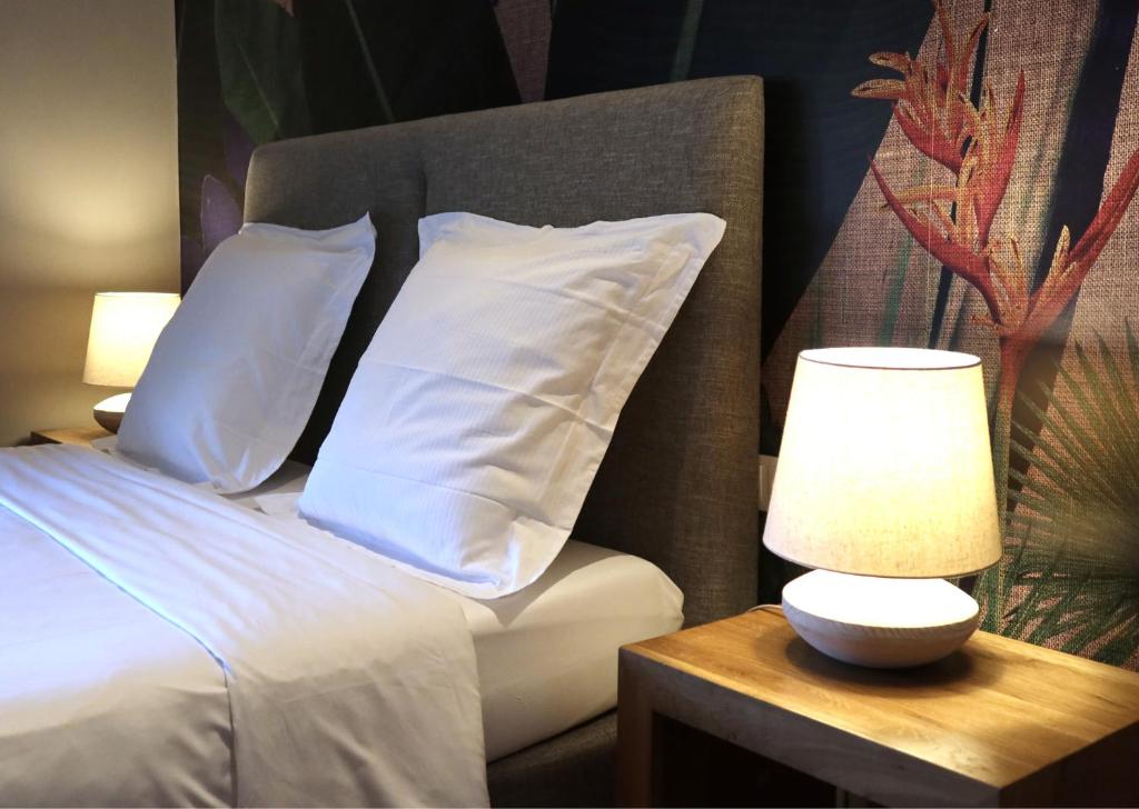 Postel nebo postele na pokoji v ubytování Hotel De La Mer