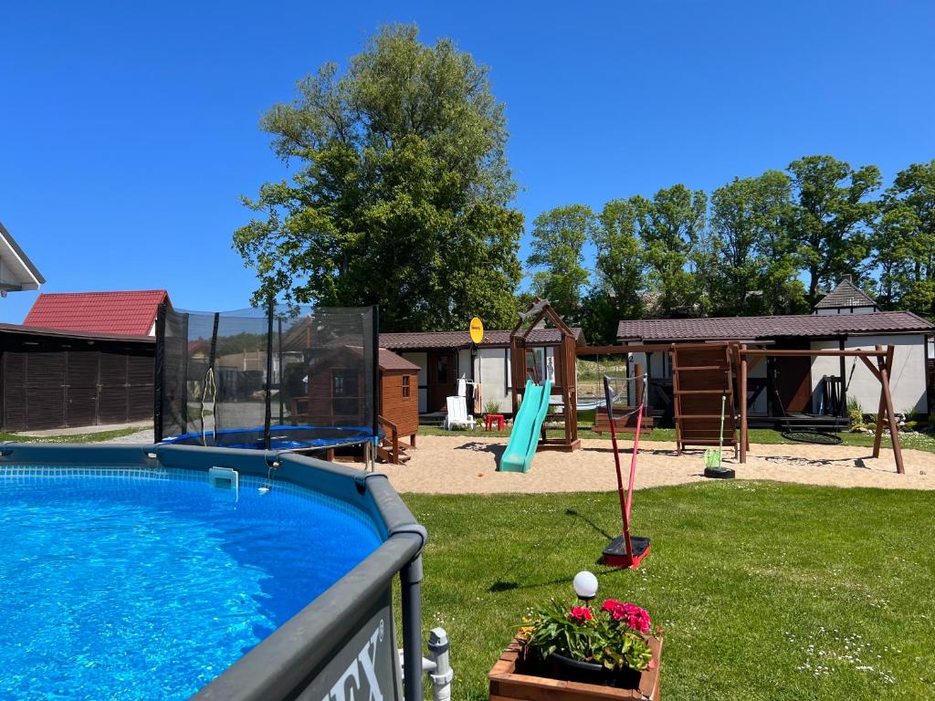 Bazén v ubytování Domki w Rusinowie u Gosi nebo v jeho okolí