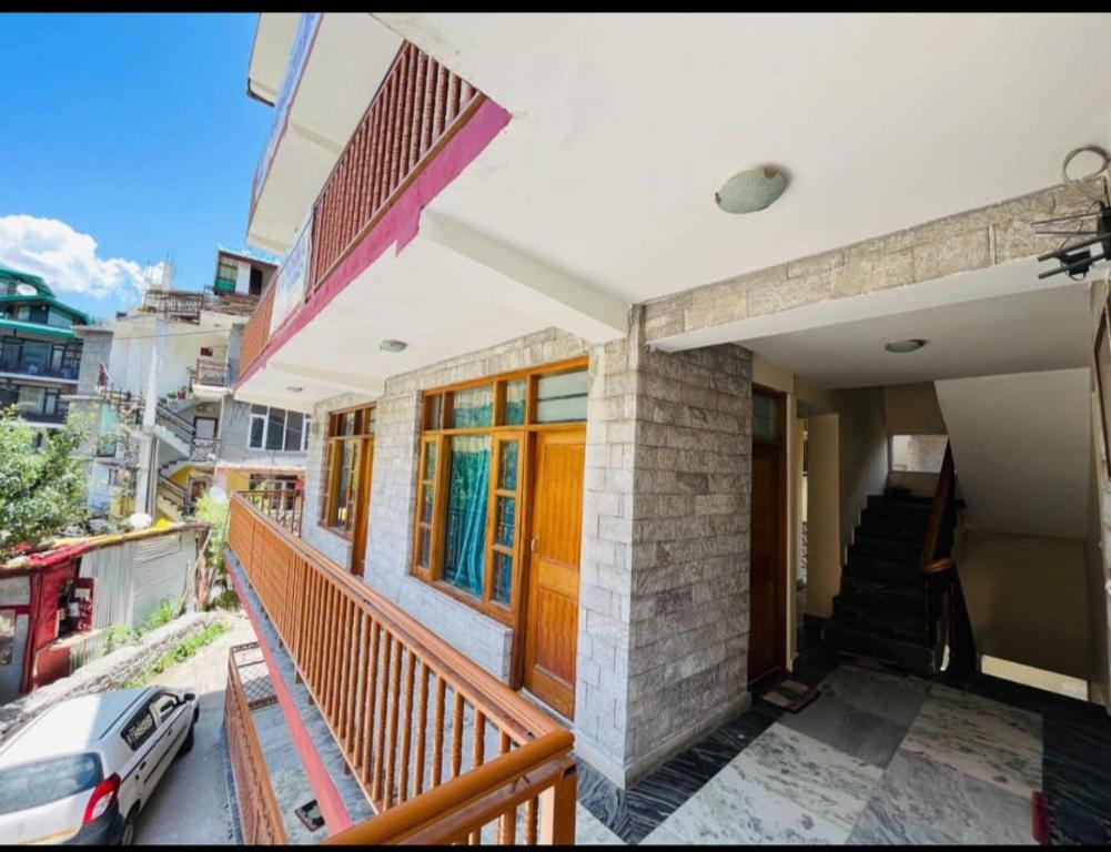 Balkón nebo terasa v ubytování Hotel Hadimba Regency ! Free 4 Wheeler Parking ! Mountain View rooms ! Near Mall road Manali
