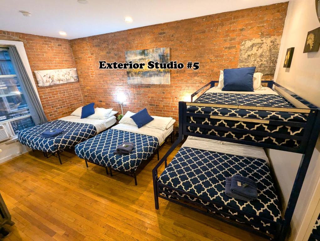 NYC Empire Apartments - 