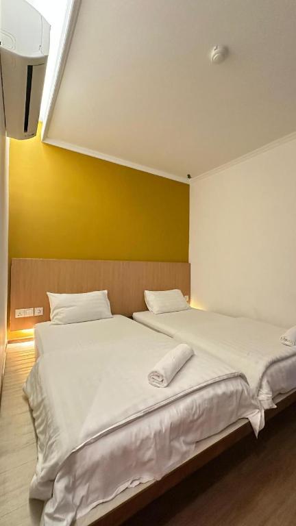 Postel nebo postele na pokoji v ubytování 1 Million Hotel