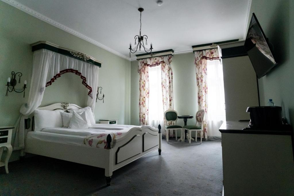 Postel nebo postele na pokoji v ubytování Rosen Villa Sibiu