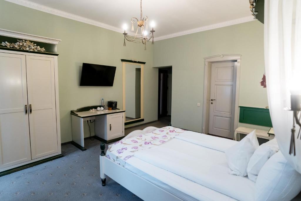 Postel nebo postele na pokoji v ubytování Rosen Villa Sibiu