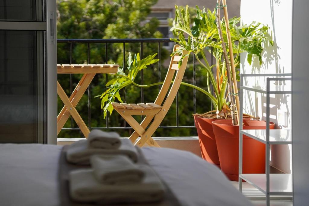 Rõdu või terrass majutusasutuses Loveinsky Tel Aviv rooms