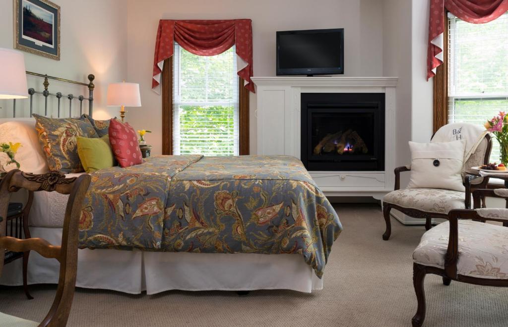 Кровать или кровати в номере Brewster House Bed & Breakfast