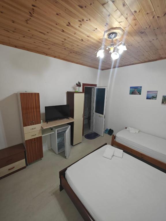 a room with a bed and a desk and a bed sidx sidx sidx at Dona's Room in Sarandë