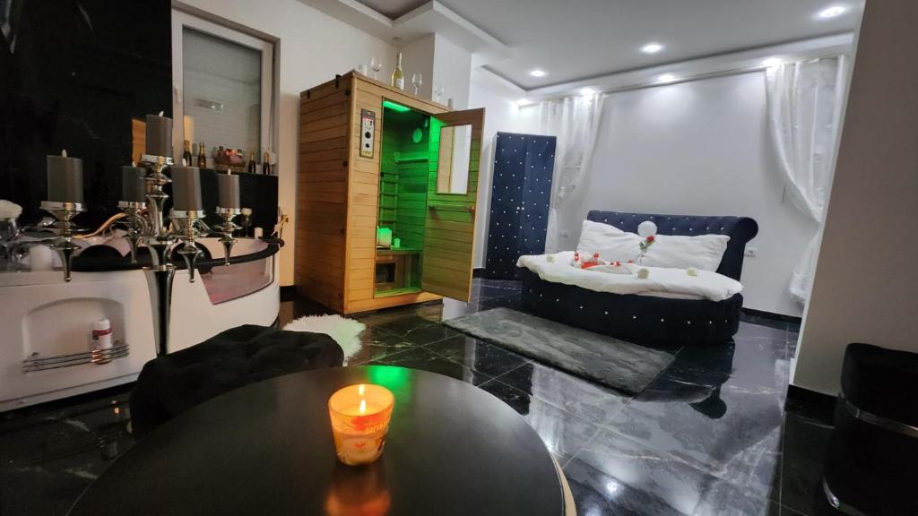 
Queen Room with Spa Bath
