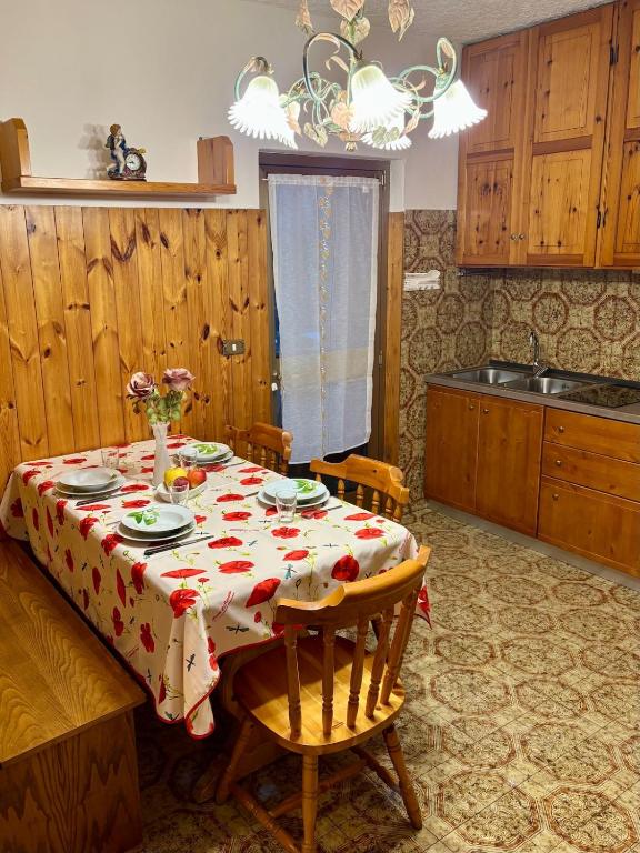 Kuchyň nebo kuchyňský kout v ubytování Appartamento A Càsa dei Nòni