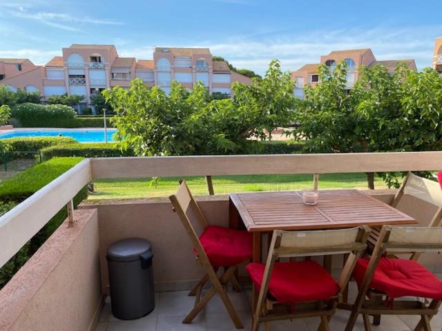 Bazén v ubytování Joli studio mer balcon piscine parking privé nebo v jeho okolí