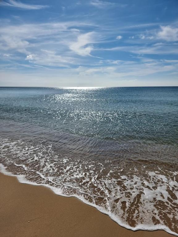 a view of the ocean from the beach at Stunning 2 bed & 2 bath, Seaview, pets welcome! in Southbourne