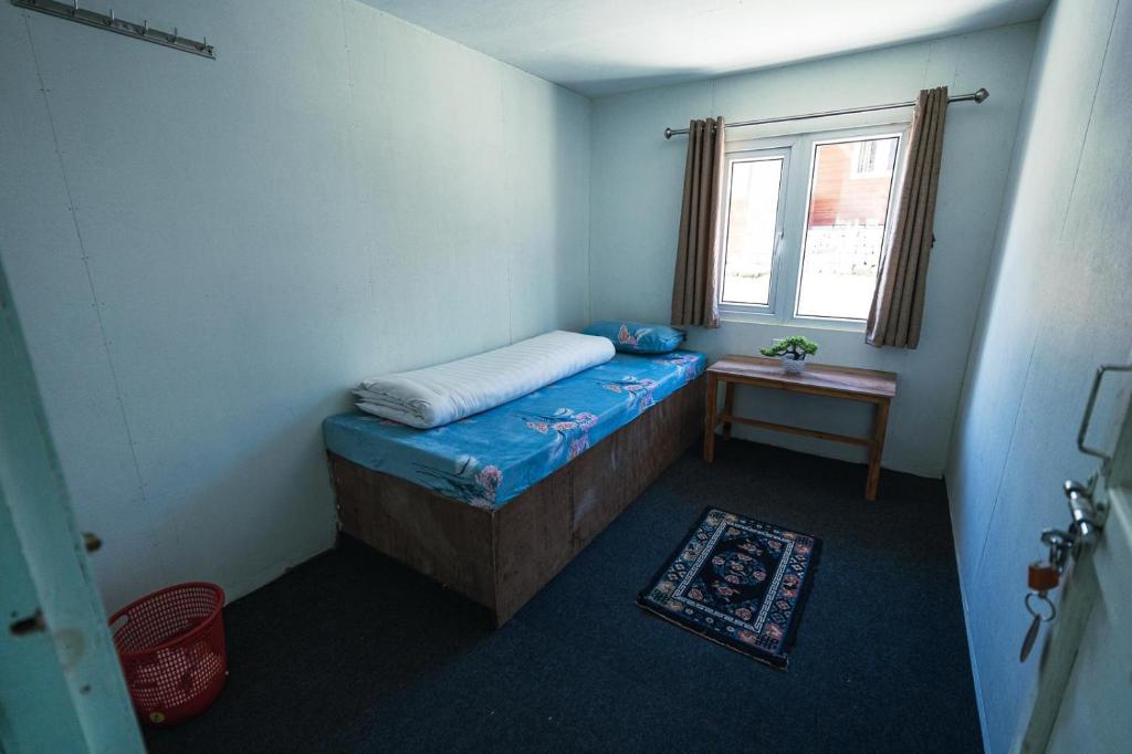 Postel nebo postele na pokoji v ubytování Amadablam Base Camp Lodge