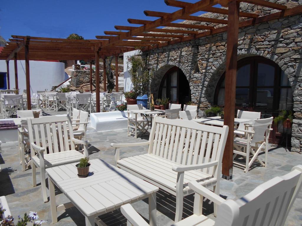 Restaurace v ubytování La Veranda of Mykonos Traditional Guesthouse