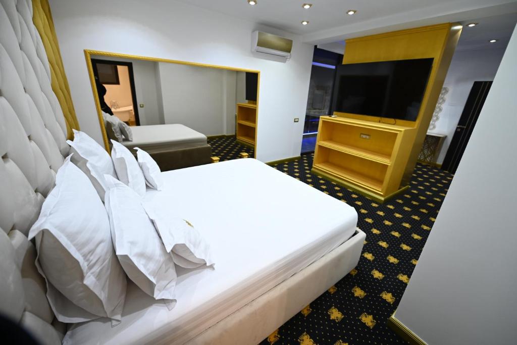 Postel nebo postele na pokoji v ubytování Emir Palace