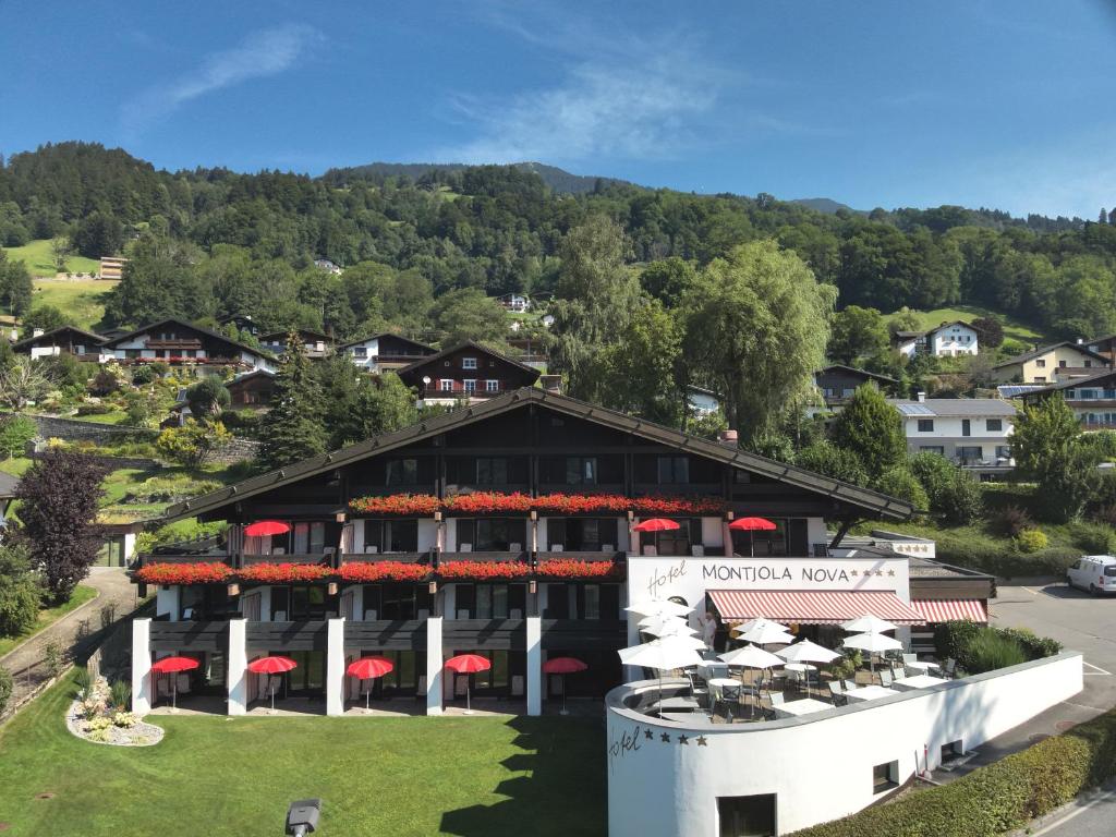 Nespecifikovaný výhled na hory nebo výhled na hory při pohledu z hotelu