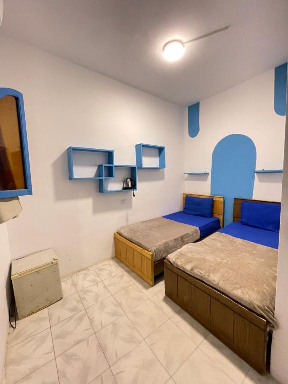 Postel nebo postele na pokoji v ubytování whales camp dahab