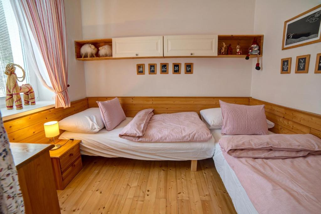 Postel nebo postele na pokoji v ubytování Apartmán Velké Karlovice