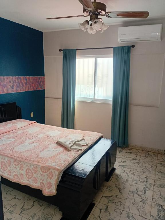 Postel nebo postele na pokoji v ubytování HOTEL ACUARIO CATEMACO