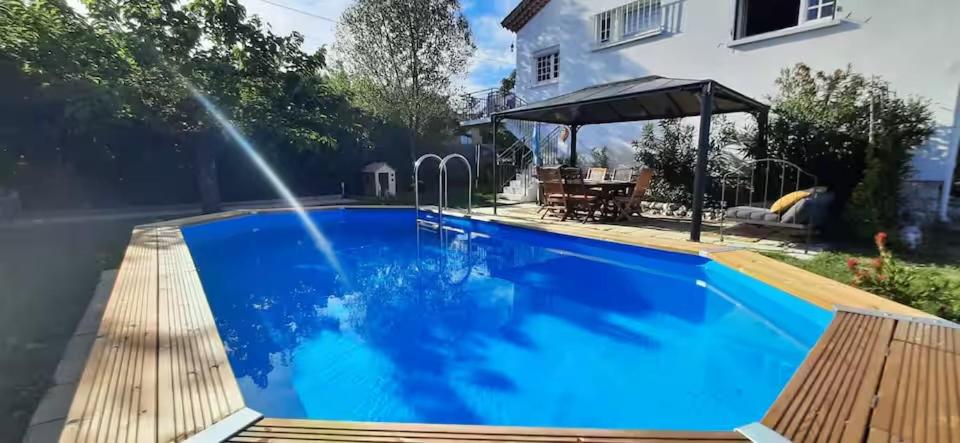 Bazén v ubytovaní La Villa Milo - Maison de vacances 6personnes #Clim #Piscine #CitéeMédiévale alebo v jeho blízkosti