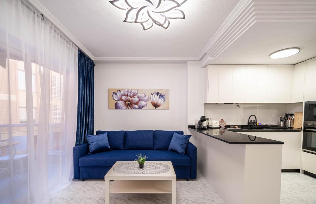 Calle Dinamarca 3 , Beautiful one bedroom appartment, recently renovated, 1 min from Los Locos beach