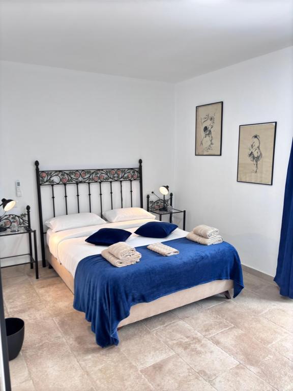 Postel nebo postele na pokoji v ubytování Shanti’s Andalusian Rooms