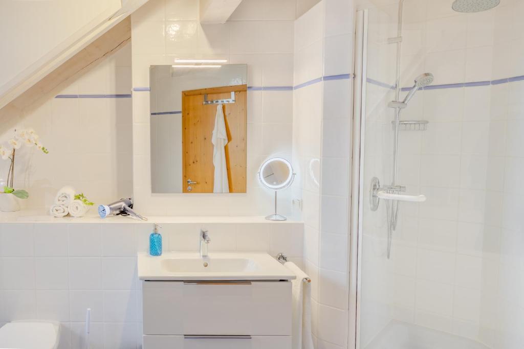 Bagno di Helle Wohnung mit Seeblick
