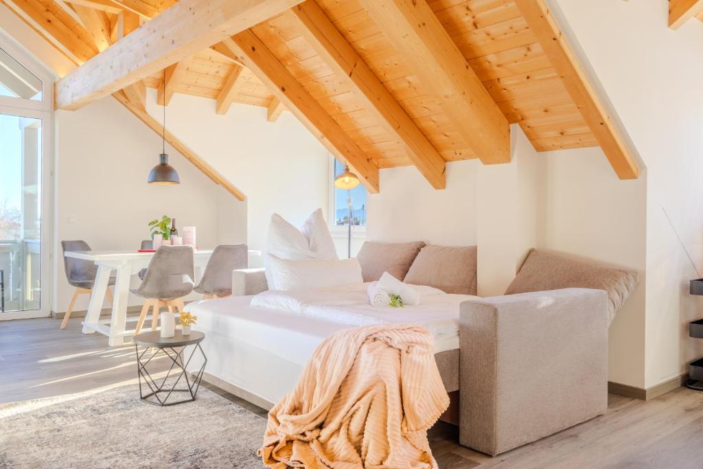 Area soggiorno di Helle Wohnung mit Seeblick