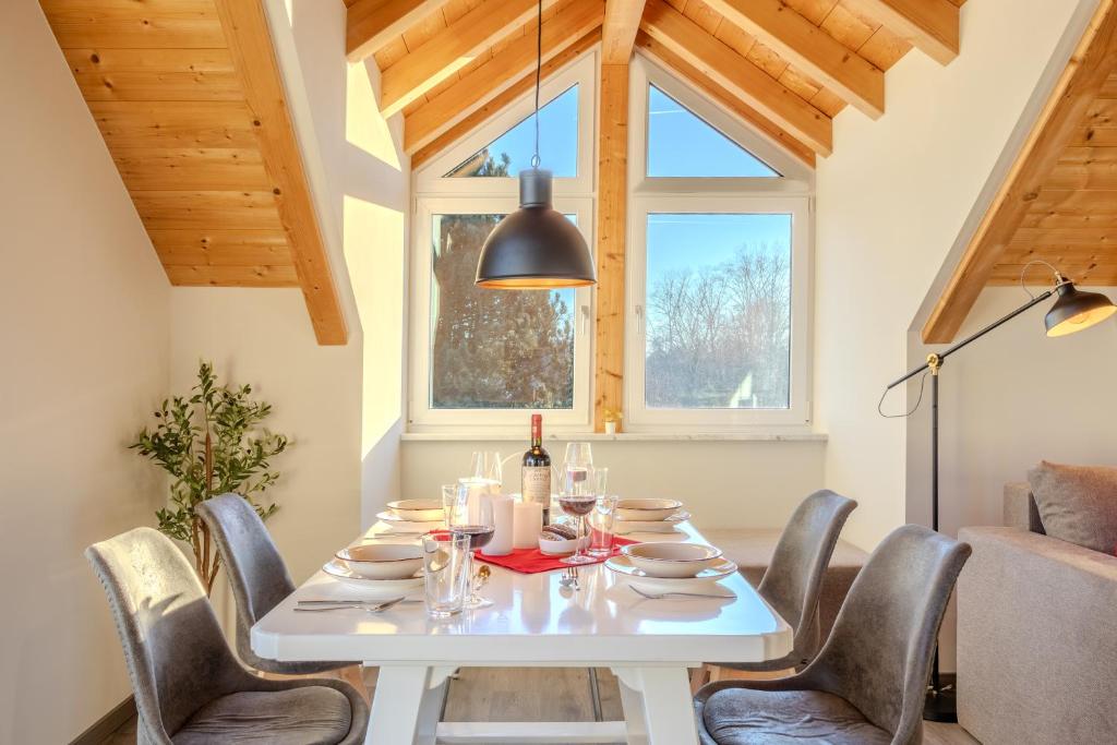 Area soggiorno di Helle Wohnung mit Seeblick