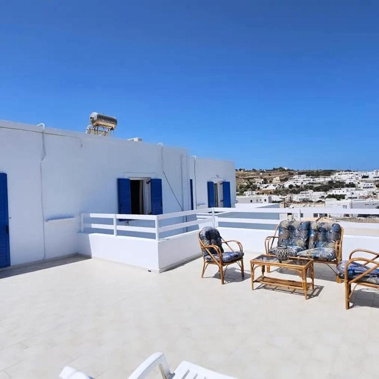 a group of chairs sitting on top of a roof at SUNSET VILLA MILOS pera triovasalos in Triovasálos