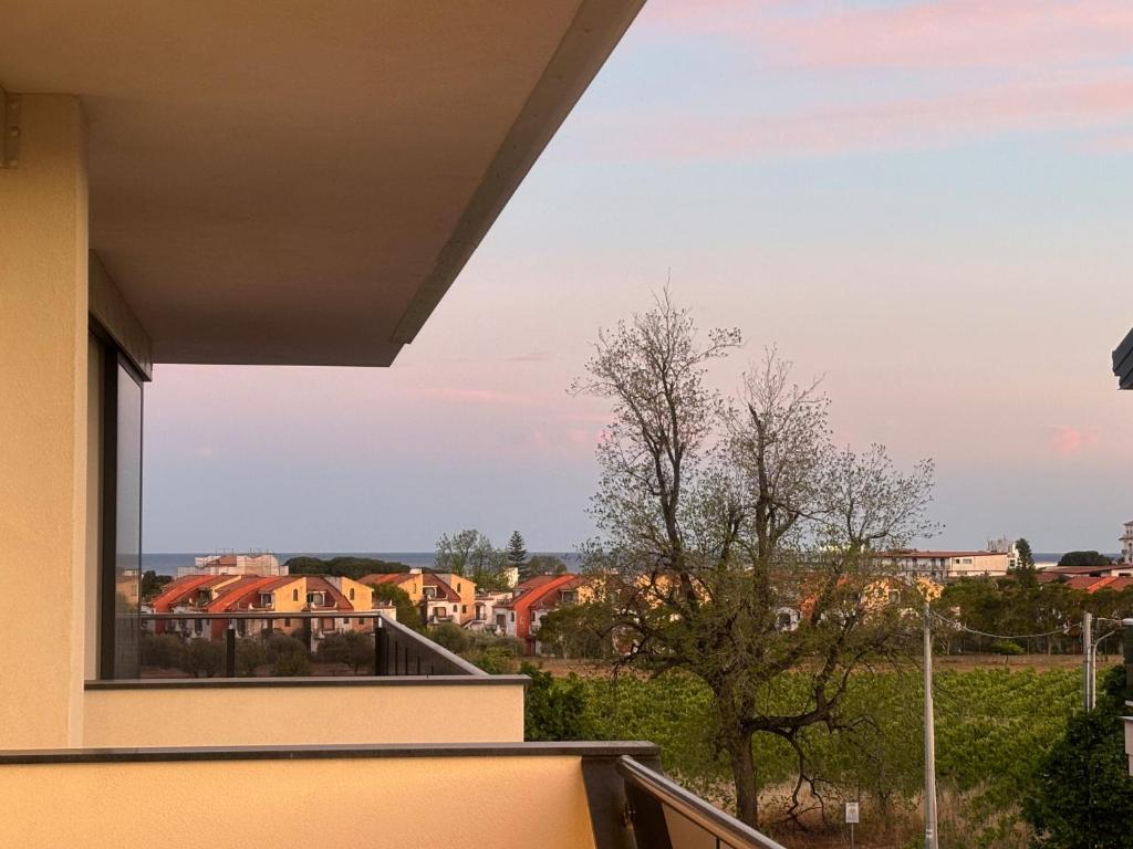 Un balcon sau o terasă la Recanati Chic Apartament -La Maison de la Madame