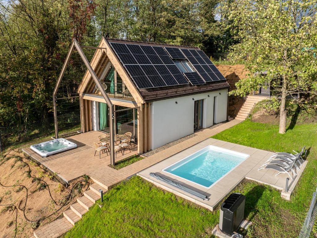 Bazén v ubytování ZebeGreen Apartman nebo v jeho okolí