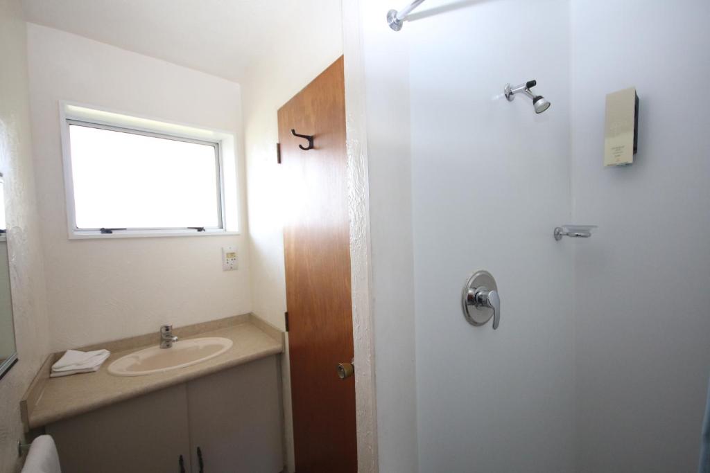 Midway Pacifica Lodge - Resim 8