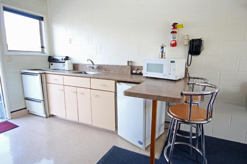 Midway Pacifica Lodge - Resim 37