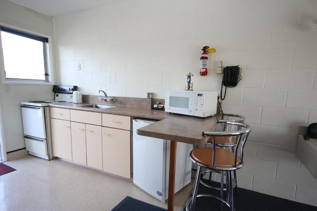 Midway Pacifica Lodge - Resim 40