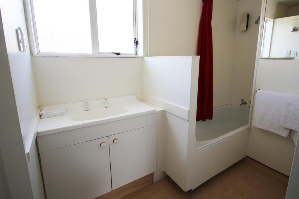 Midway Pacifica Lodge - Resim 44